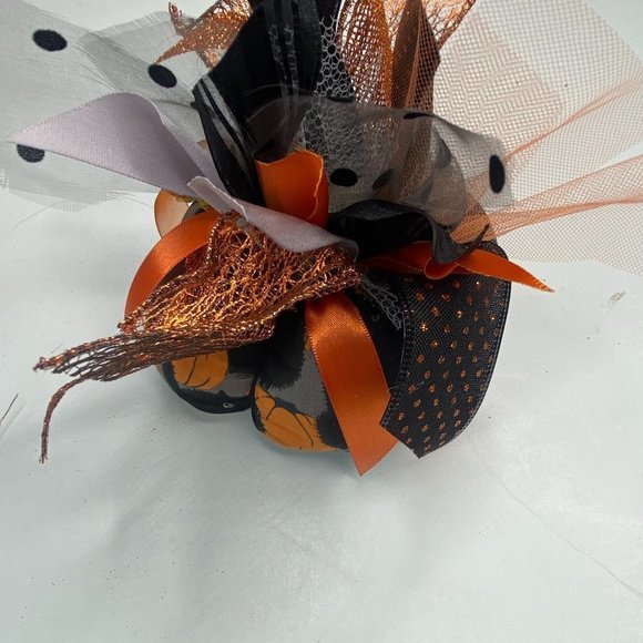 Poofy, scared, black cat and pumpkin handmade pumpkin. - Picture 4 of 4
